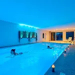 Semesterbostad Romantic 4-star With Private Heated Pool
